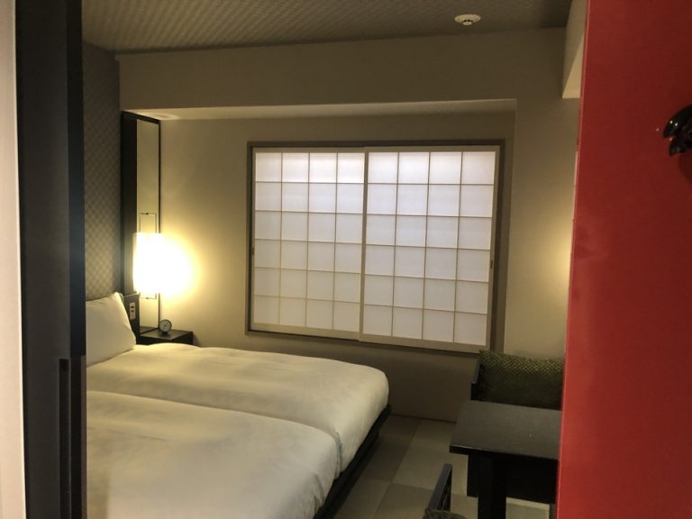 客室全体(窓際方向)