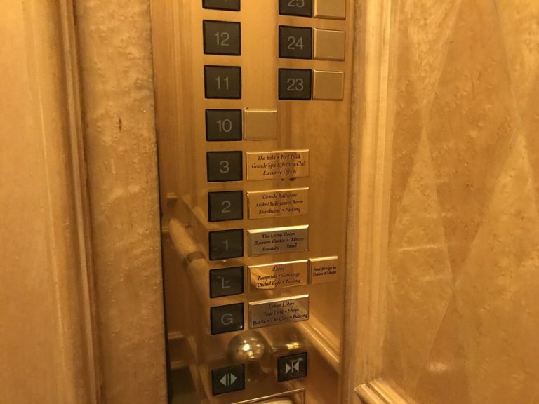 エレベーター階数ボタン