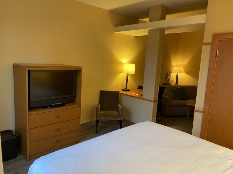 寝室とリビング側は仕切りになっていました