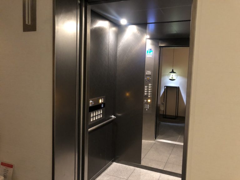 エレベーター内観