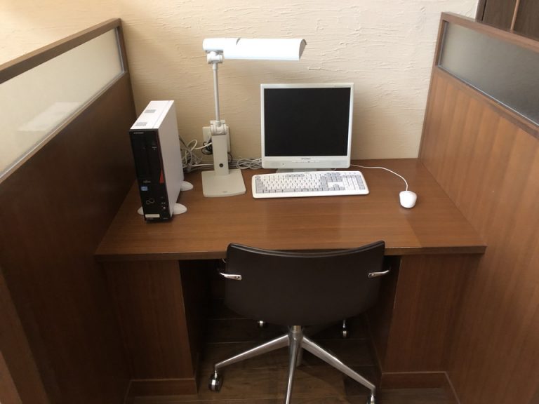1Fにある、PC付のビジネススペースです。