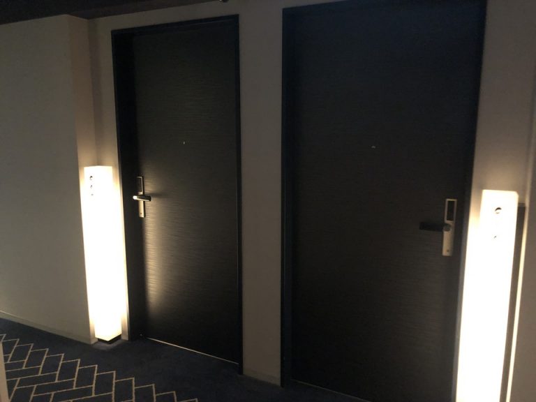 客室入口外観ドア