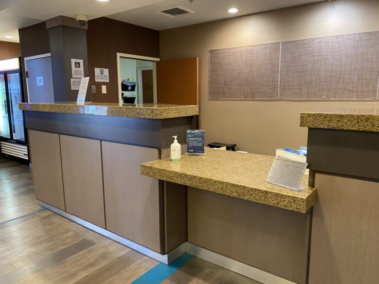 フロントカウンター