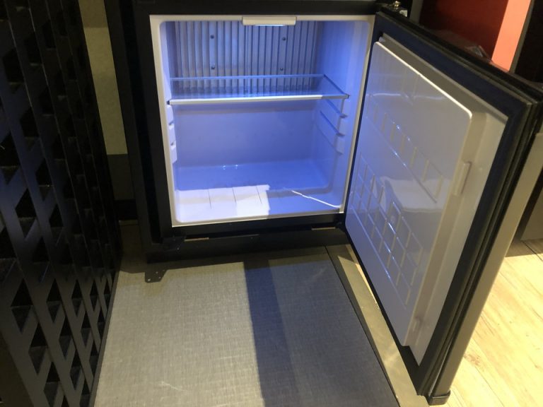 冷蔵庫(開けた状態)