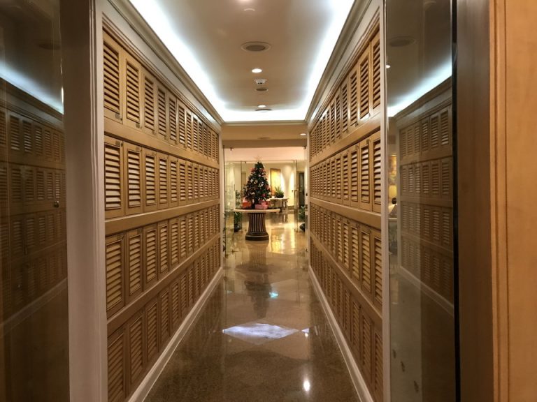 ジム入り口のロッカー(2)