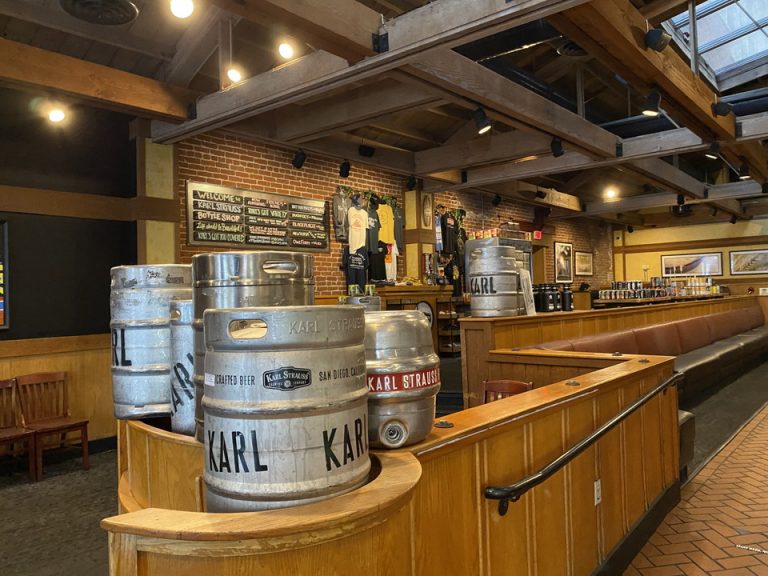 ホテルの裏すぐにあったブリューワリーは営業していてランチを取ることができました