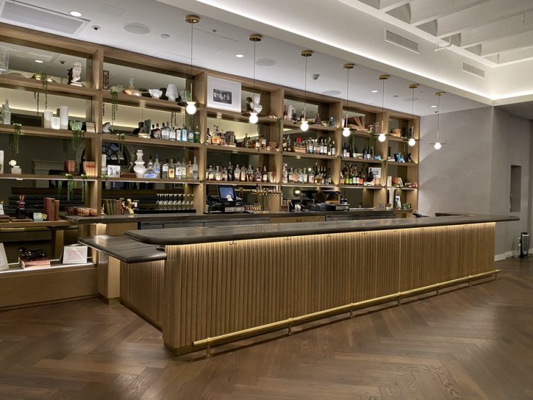 一階にはバーがありましたが営業はしていませんでした