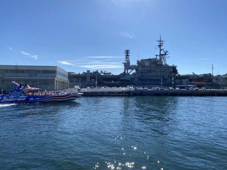 ホテル前の大通りを海側に行くとこのようになっていました