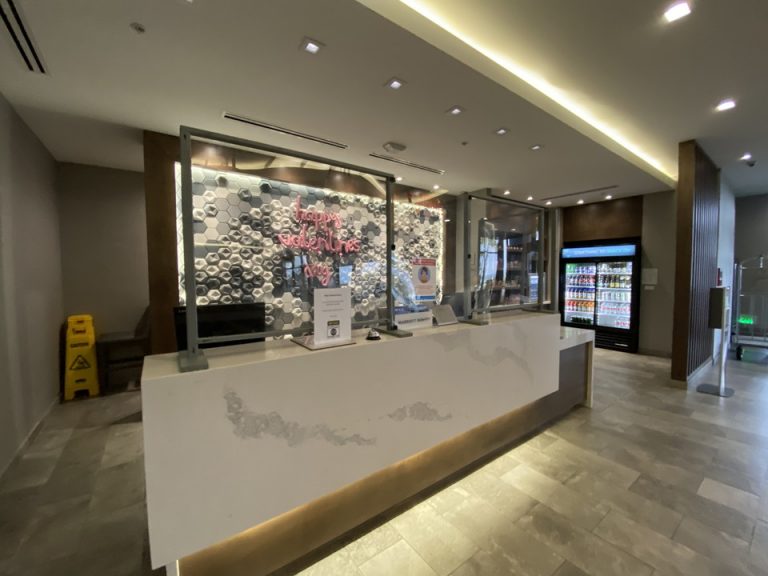 フロントはバレンタインデーのデコレーションがほどこされていました