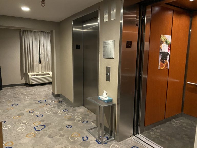 エレベーター6階ホール