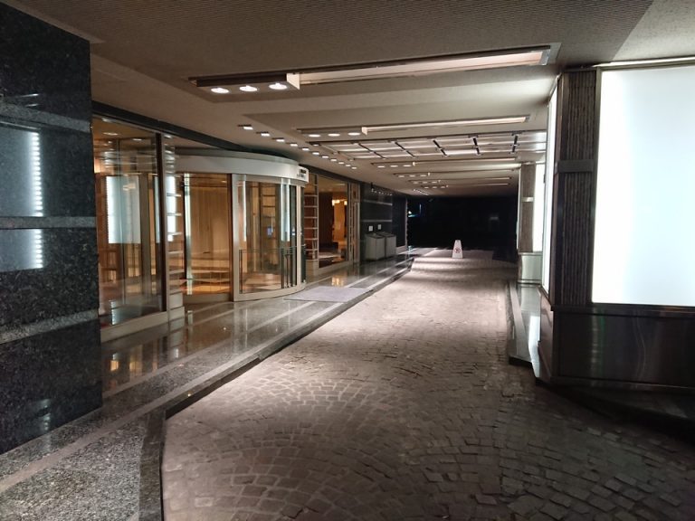 エントランス車止め