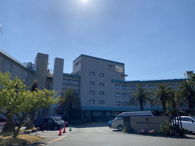 ホテル外観 エントランス方向