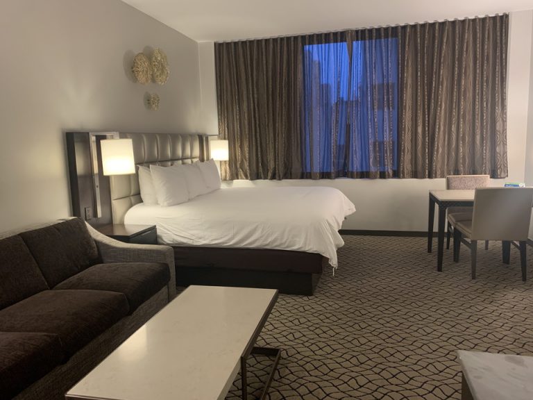 客室全体(入口方向)1