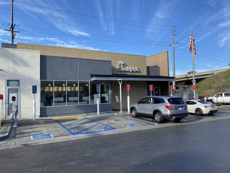 ファストフード店も近くにあり利用できました