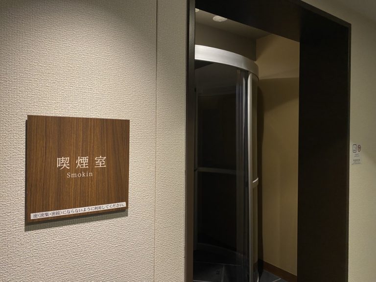 ホテル1階 喫煙室