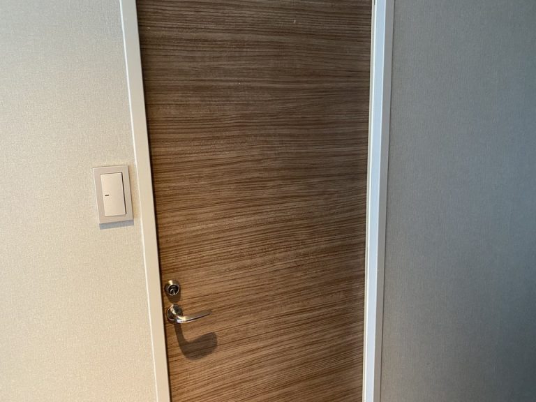 洗面所ドア 客室側から