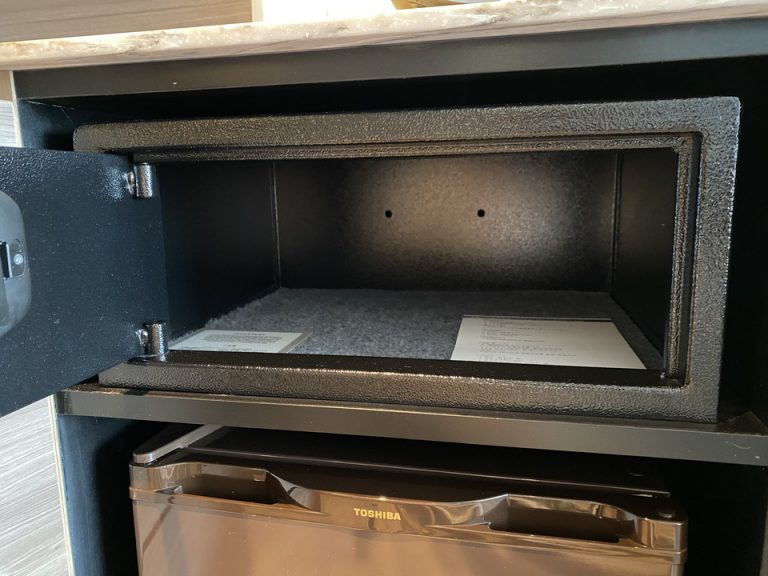 セーフティボックス(開けた状態)(2)