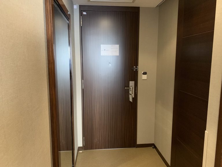 ドア(入口から)