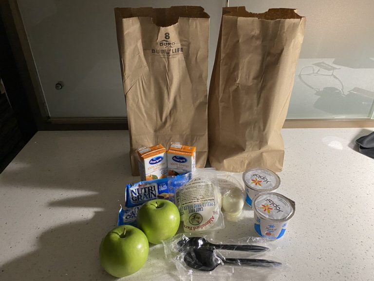 フロントで申し出たら渡された朝食2人分