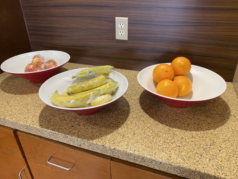 バナナやリンゴは個別にラップされていました