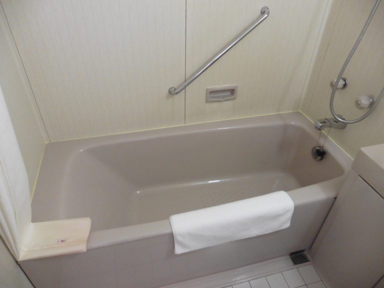 バスタブは大きめです