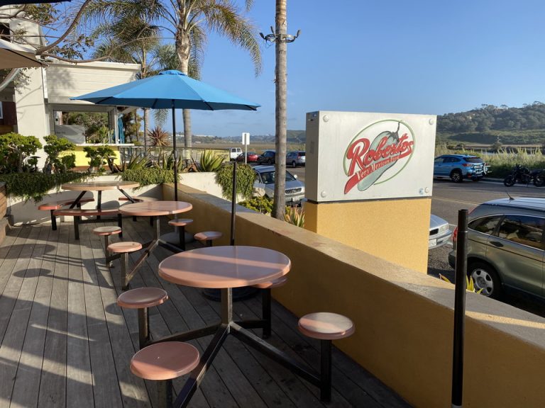 トリーパインズまでの中間にあるメキシカン料理でブリトーを食べました