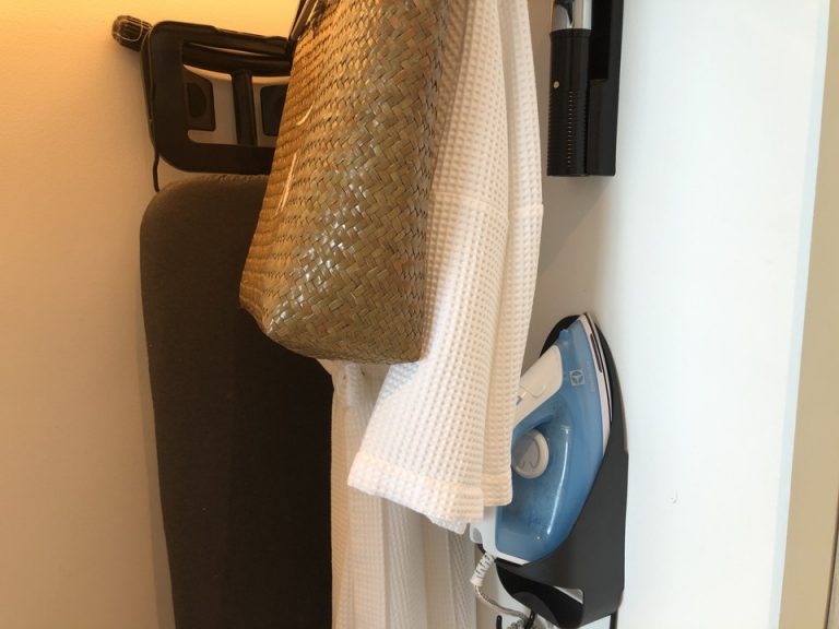 クローゼット外観(開けた状態のみ)