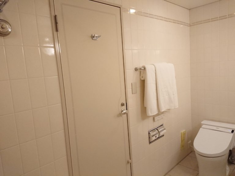 バスルーム内から入口