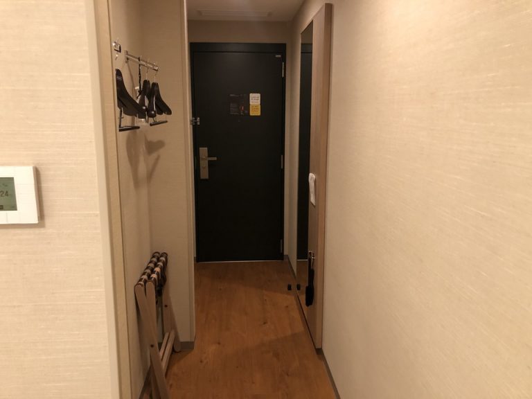 客室全体入り口方向