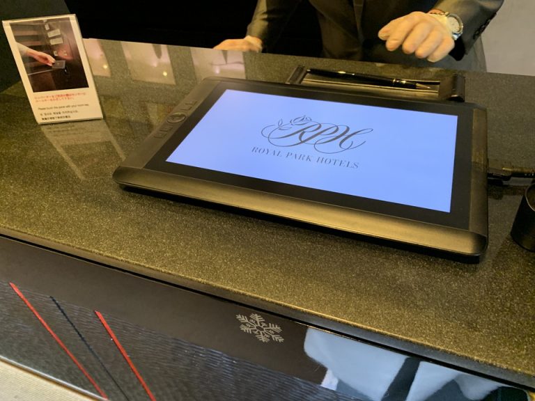 フロント デスク