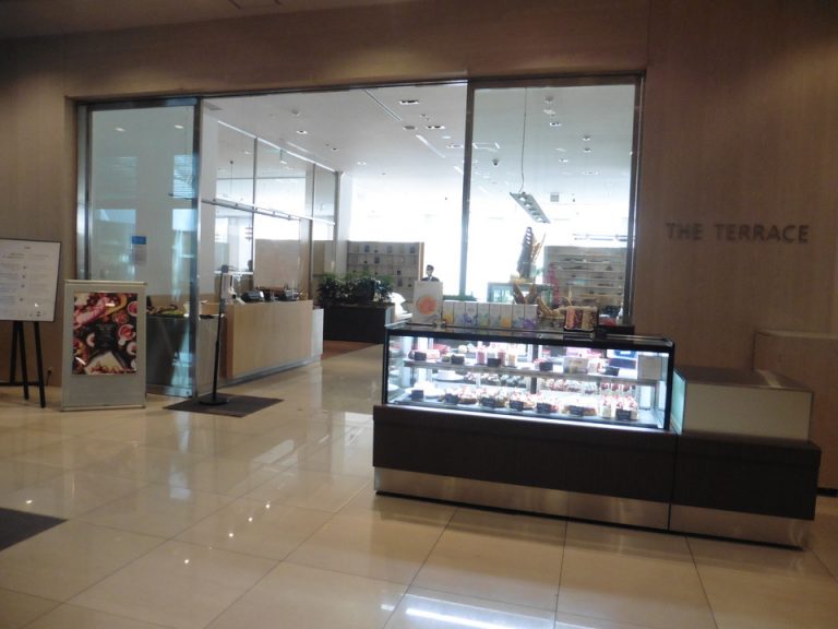 朝食会場はロビー階と同じ4階にあり、ザ・テラスといいます