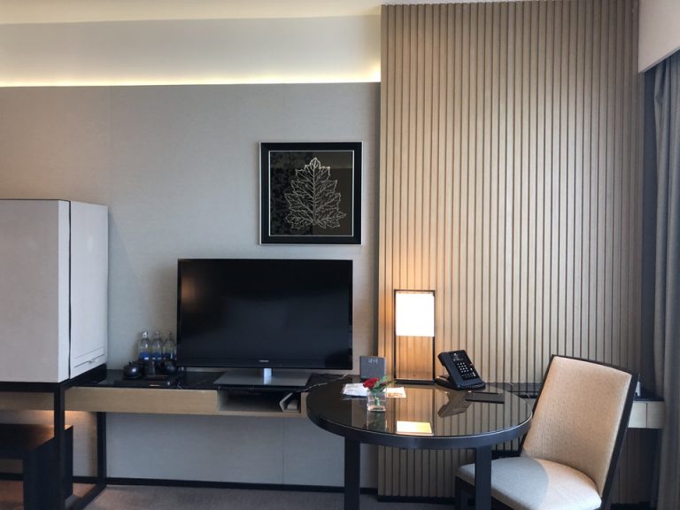 ベッド方向からテレビ