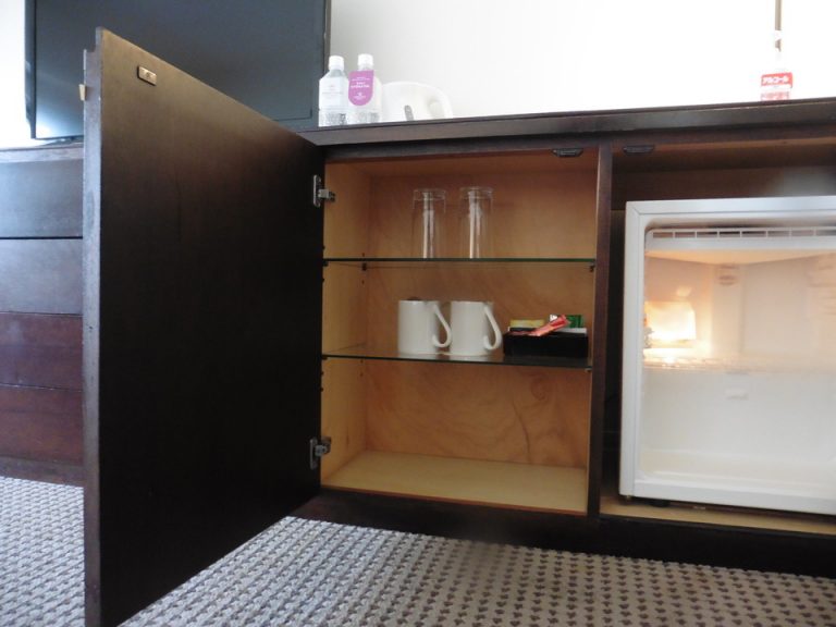 ミニバーはなく、コーヒー紅茶緑茶のパックがあるだけです。