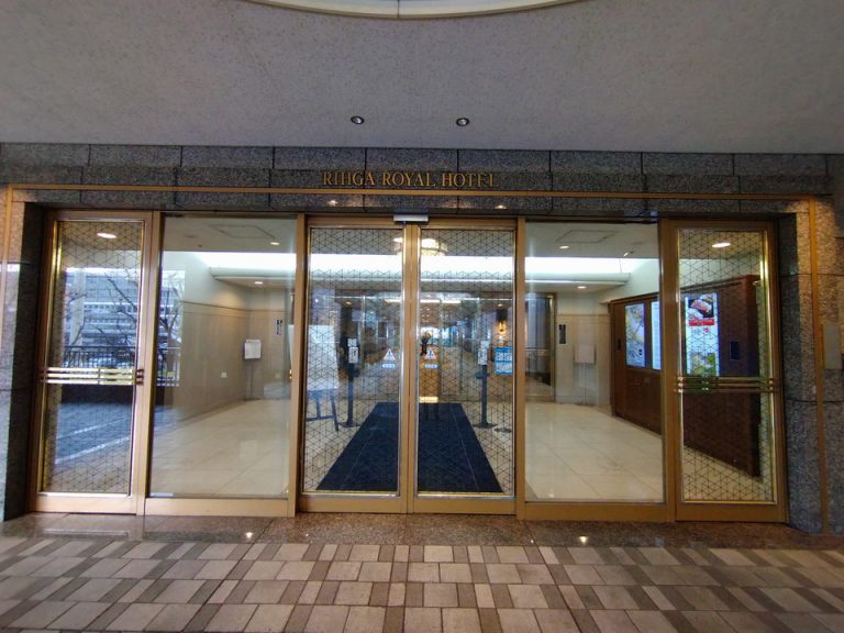 2階空中回廊側南エントランス