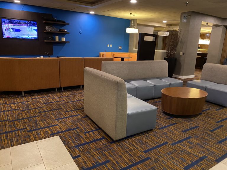 ロビー旦那はNBA好きなのでテレビにバスケットが上映されていて少し興奮していました