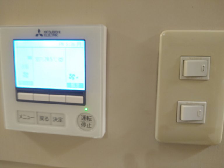 エアコンスイッチ