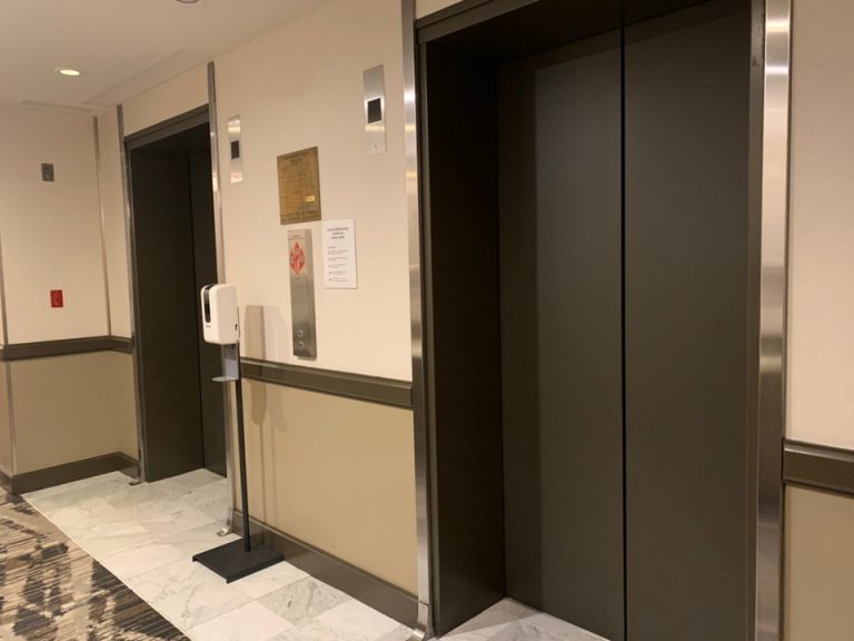 エレベーター外観 客室側