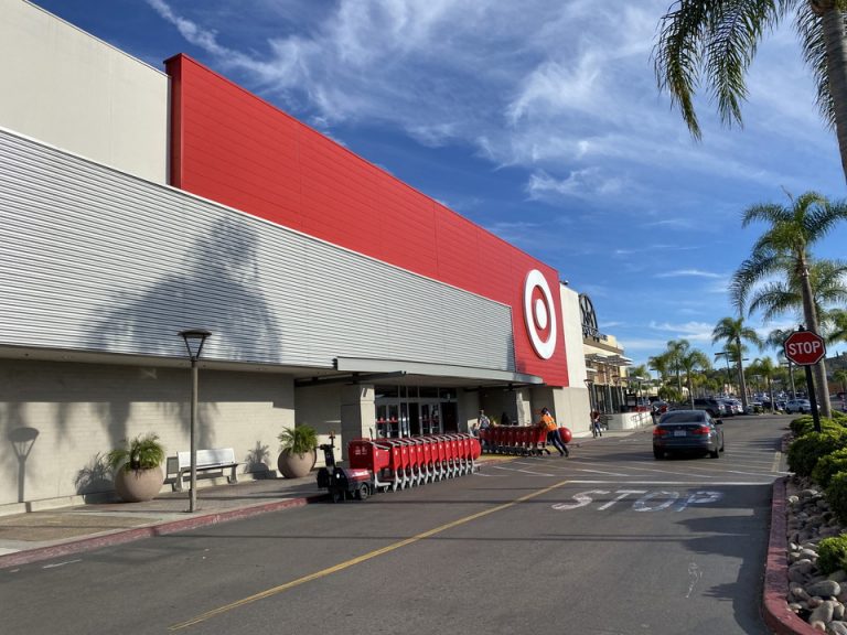 大型ショッピングセンターがあり便利でした