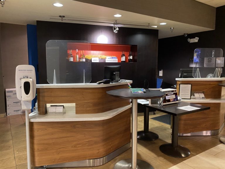 チェックインカウンター