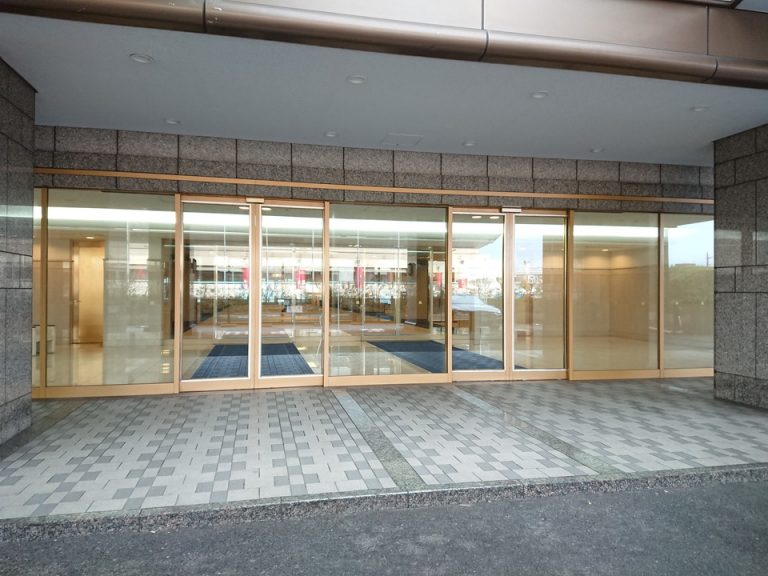 2階北エントランス外観