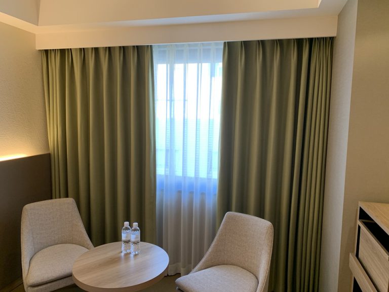 部屋窓