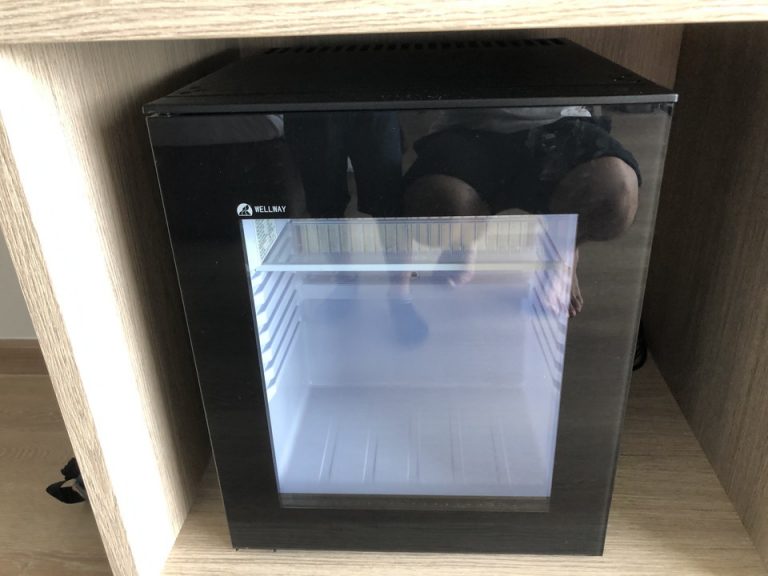 冷蔵庫(閉じた状態)