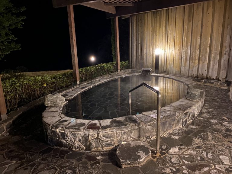 ホテル1階 温泉浴室 露天風呂(2)