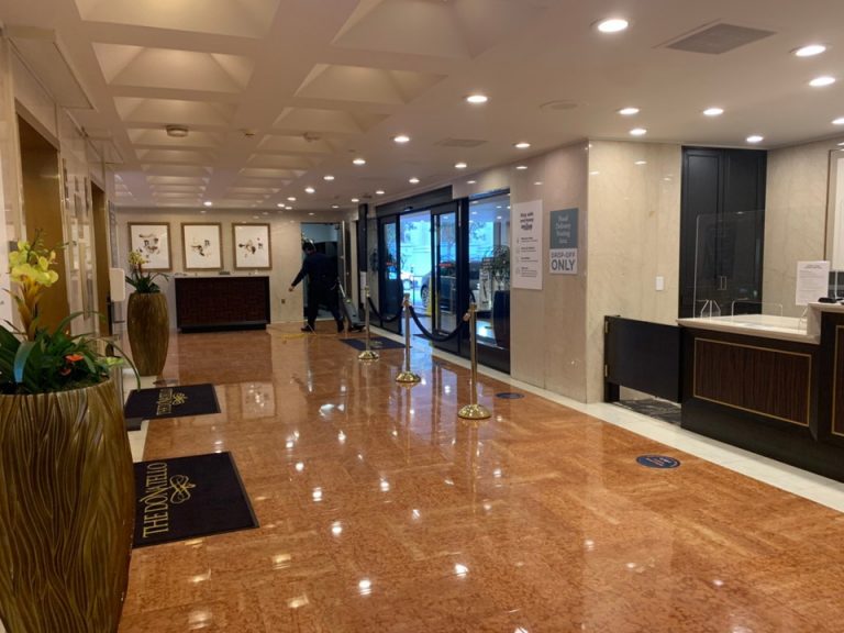 エントランス内観