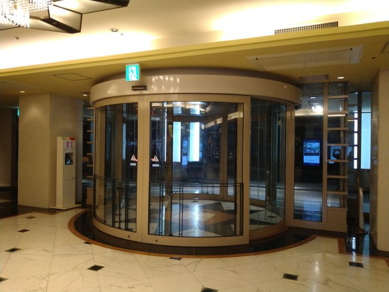 エントランス内観