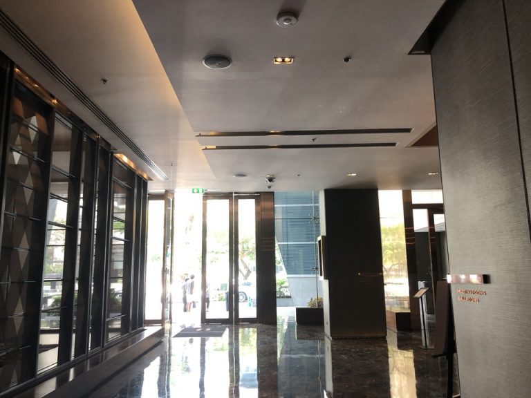 エントランス内観