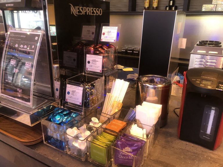 内観3(フリードリンクコーナー)