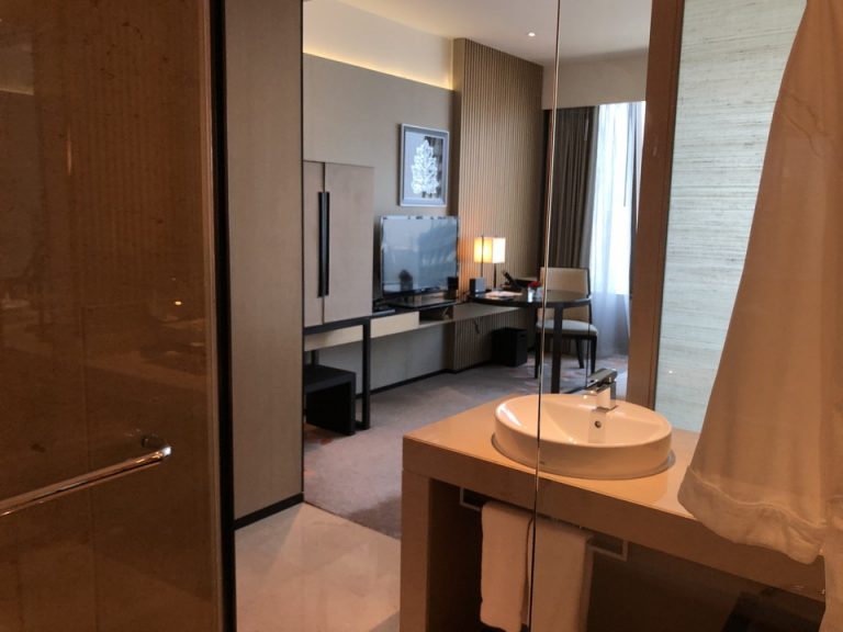 バスルーム内から入り口