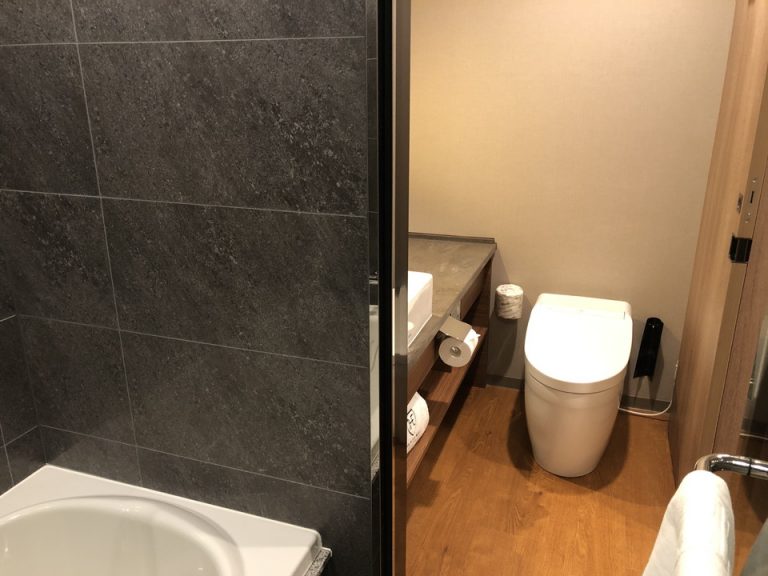 バスルーム内から入り口