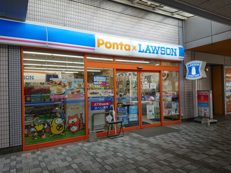 2階南エントランス前にローソン